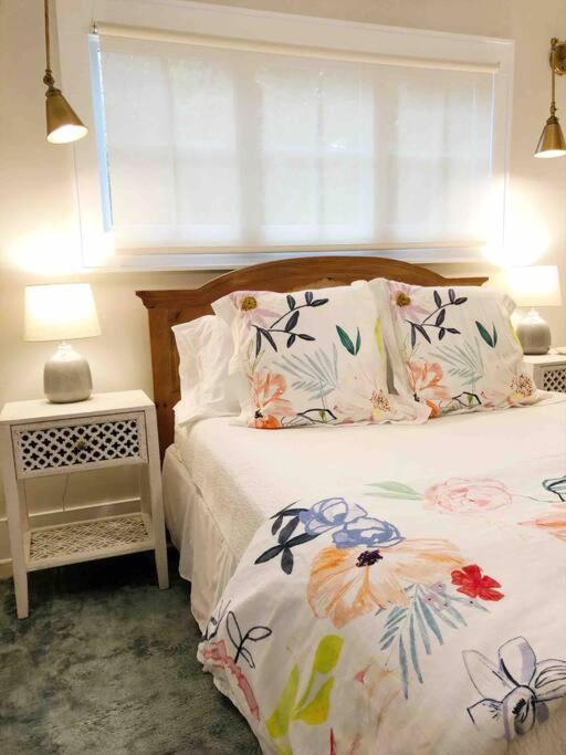 Liz Lane Cottage- Entire Guesthouse Чарлстон Екстер'єр фото