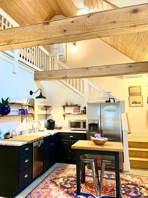 Liz Lane Cottage- Entire Guesthouse Чарлстон Екстер'єр фото