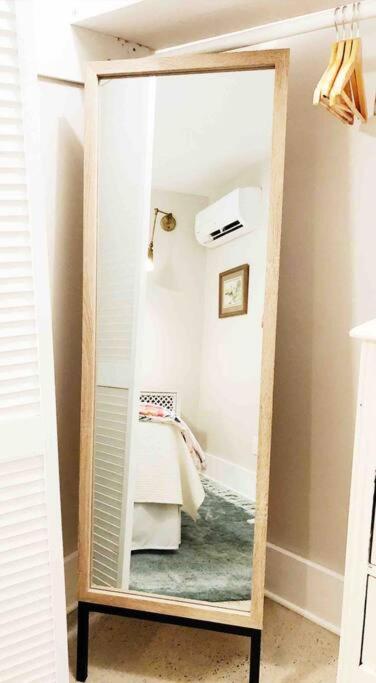 Liz Lane Cottage- Entire Guesthouse Чарлстон Екстер'єр фото