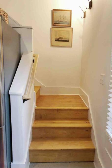 Liz Lane Cottage- Entire Guesthouse Чарлстон Екстер'єр фото