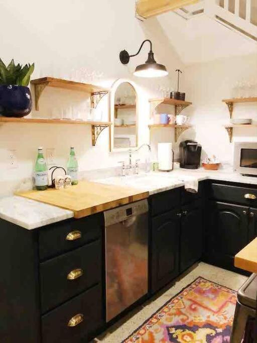 Liz Lane Cottage- Entire Guesthouse Чарлстон Екстер'єр фото