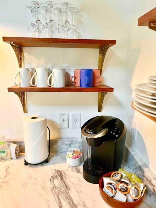 Liz Lane Cottage- Entire Guesthouse Чарлстон Екстер'єр фото